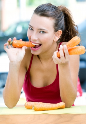 Women eating healthy food easy-weight-loss-diet