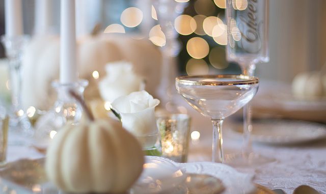 holiday-table-1926946_640 (2)